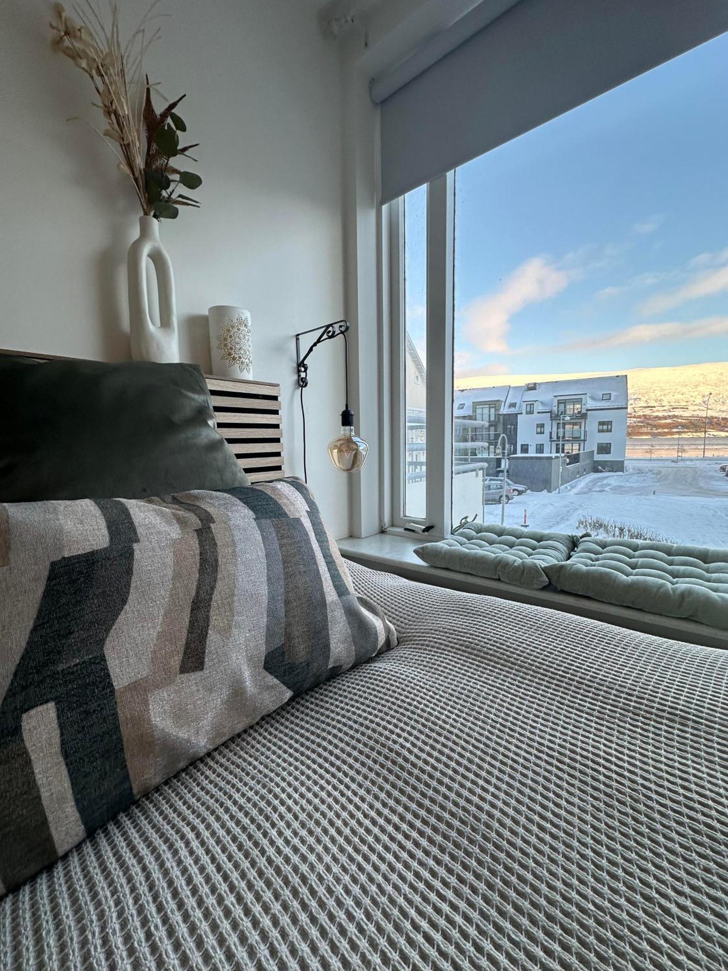 Charming Deluxe Apartment Akureyri Extérieur photo